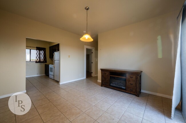 Building Photo - Fresno Westside Farm Home, 3BR/1BA, Built ...