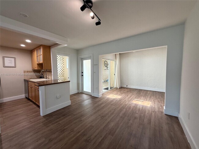 Building Photo - 8522 SW 103rd Ave