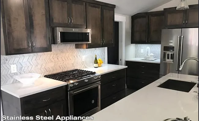 Building Photo - Beautiful 4 Bed, 3 Bath Walking Distance to the Beach!!!