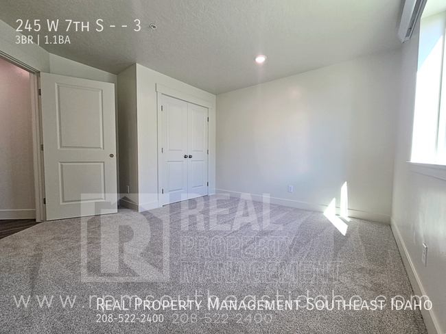 Building Photo - 245 W 7th S