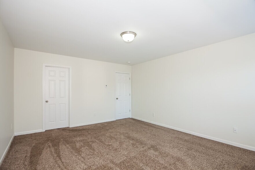 Building Photo - 5437 Twin Brook Dr
