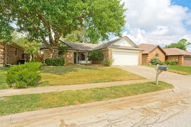 Building Photo - 7905 Lazy Brook Dr