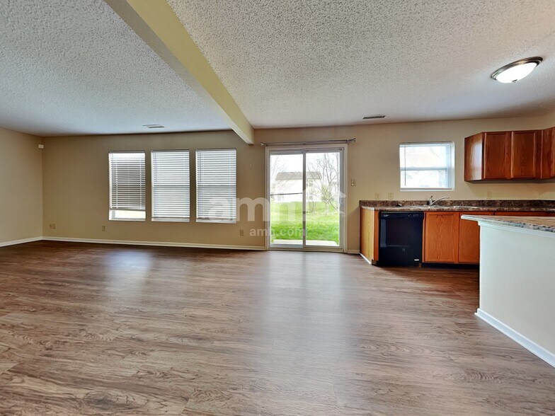 Building Photo - 12338 Teacup Way