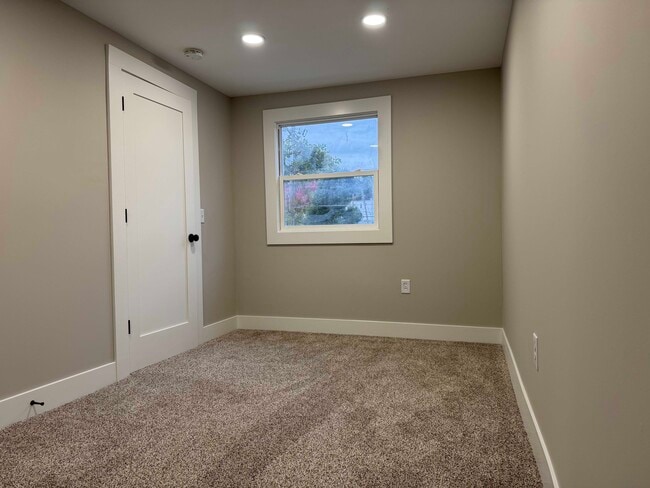 Building Photo - 402 Fernando St NE