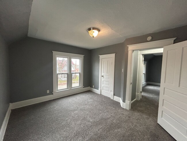 Building Photo - 3 Bedroom, 2 Bath house in East Moline