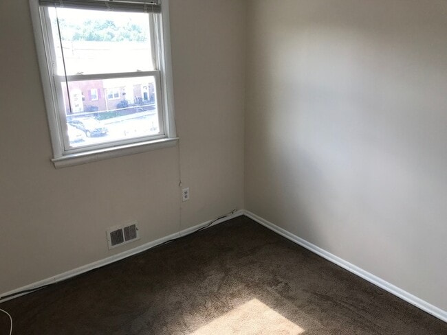 Building Photo - 5138 Clacton Ave
