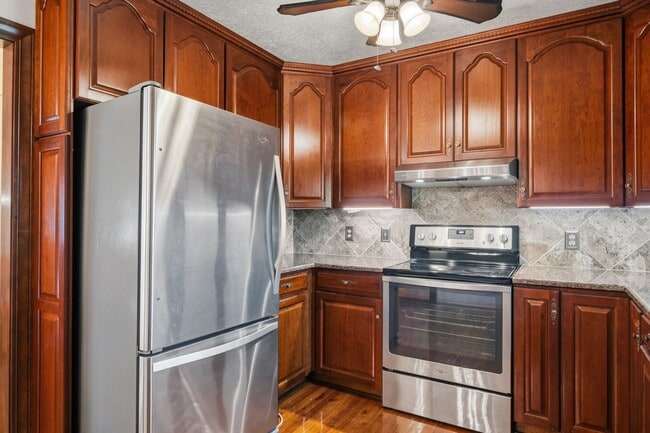 Building Photo - 1721 Plank Dr