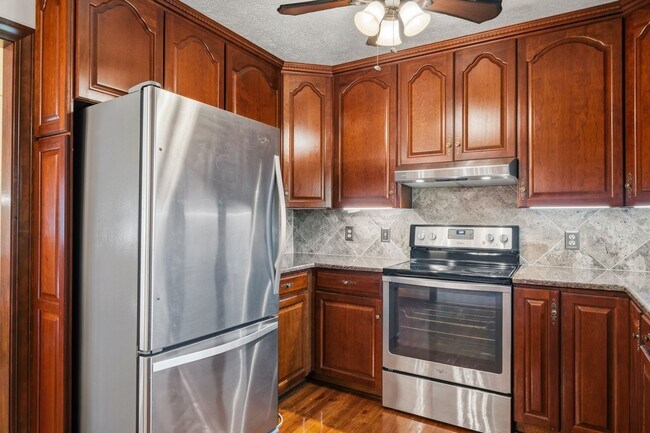 Building Photo - Spacious 5-Bedroom Home in Prestigious Blacksburg Country Club Estates