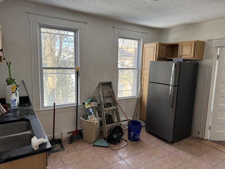 Kitchen unit 3 - 128 Pleasant St