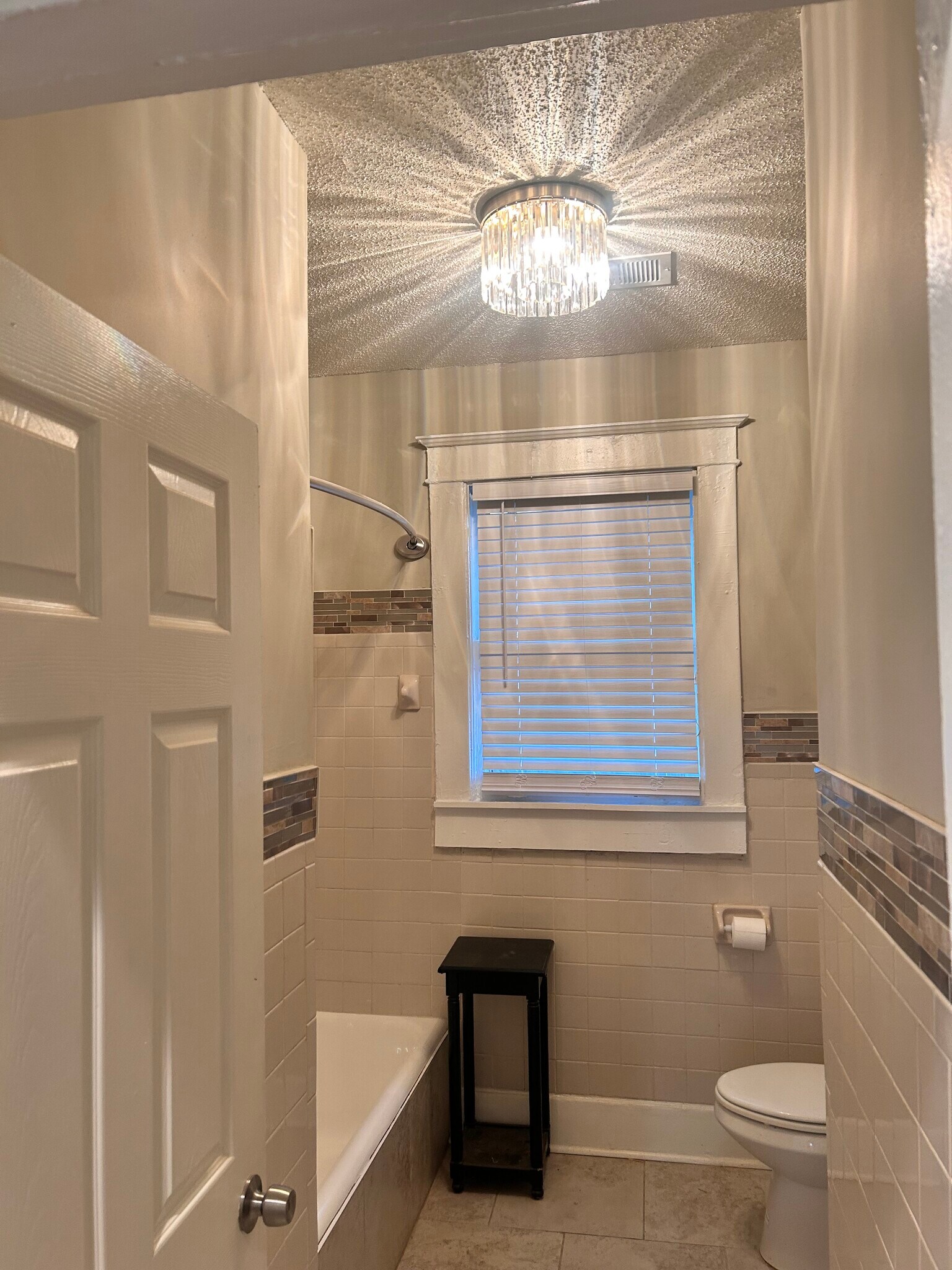 Building Photo - 1804 Foster Ave