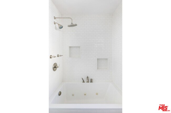 Building Photo - 3472 Rowena Ave