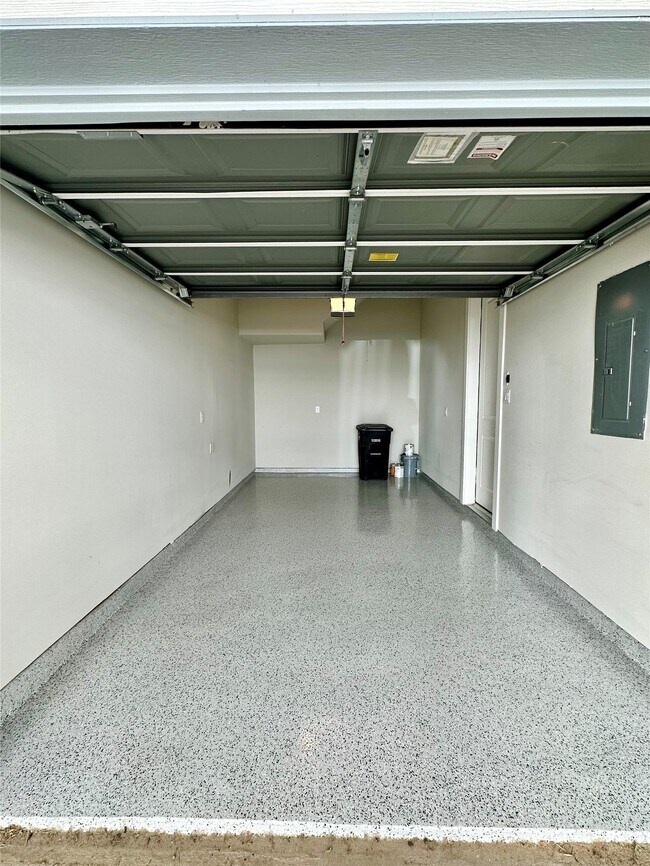 Building Photo - 9007 Lonestar Creekbend Ln