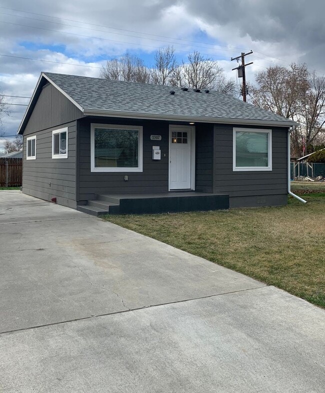 Primary Photo - Adorable Two Bedroom One Bath on Cul De Sa...
