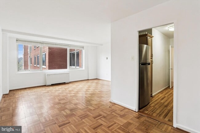 Building Photo - 4000 Tunlaw Rd NW