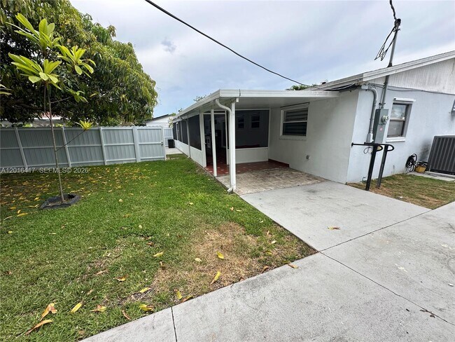 Building Photo - 15640 SW 102nd Pl
