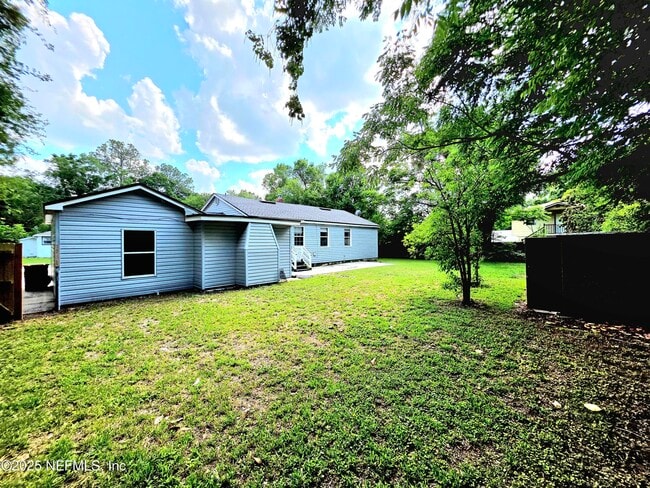 Building Photo - 4625 Alpha Ave