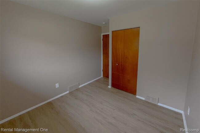 Building Photo - 34381 Rosslyn St