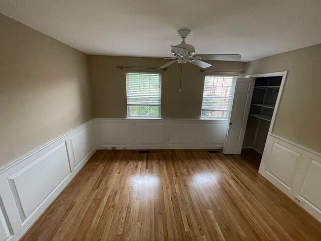 Building Photo - Updated, all brick 3 level townhouse pet friendly townhouse for rent!