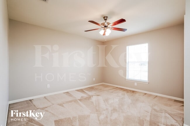 Building Photo - 2026 NW 10th Ave