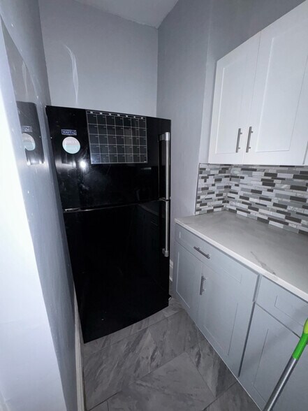 Primary Photo - 267 Goldsmith Ave