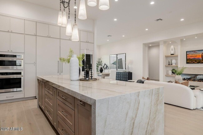 Building Photo - 3301 E Elm St