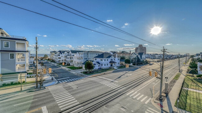 Building Photo - 25 S Surrey Ave