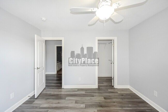 Building Photo - 4440 Valley Trace Dr