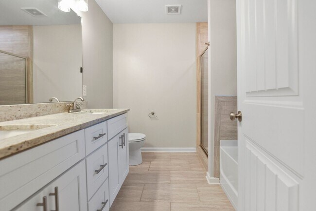 Building Photo - Pet Friendly Three Bedroom!