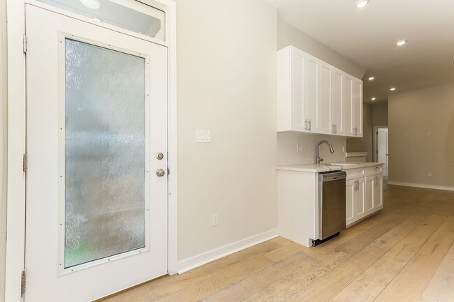 Building Photo - 2102 N Percy St