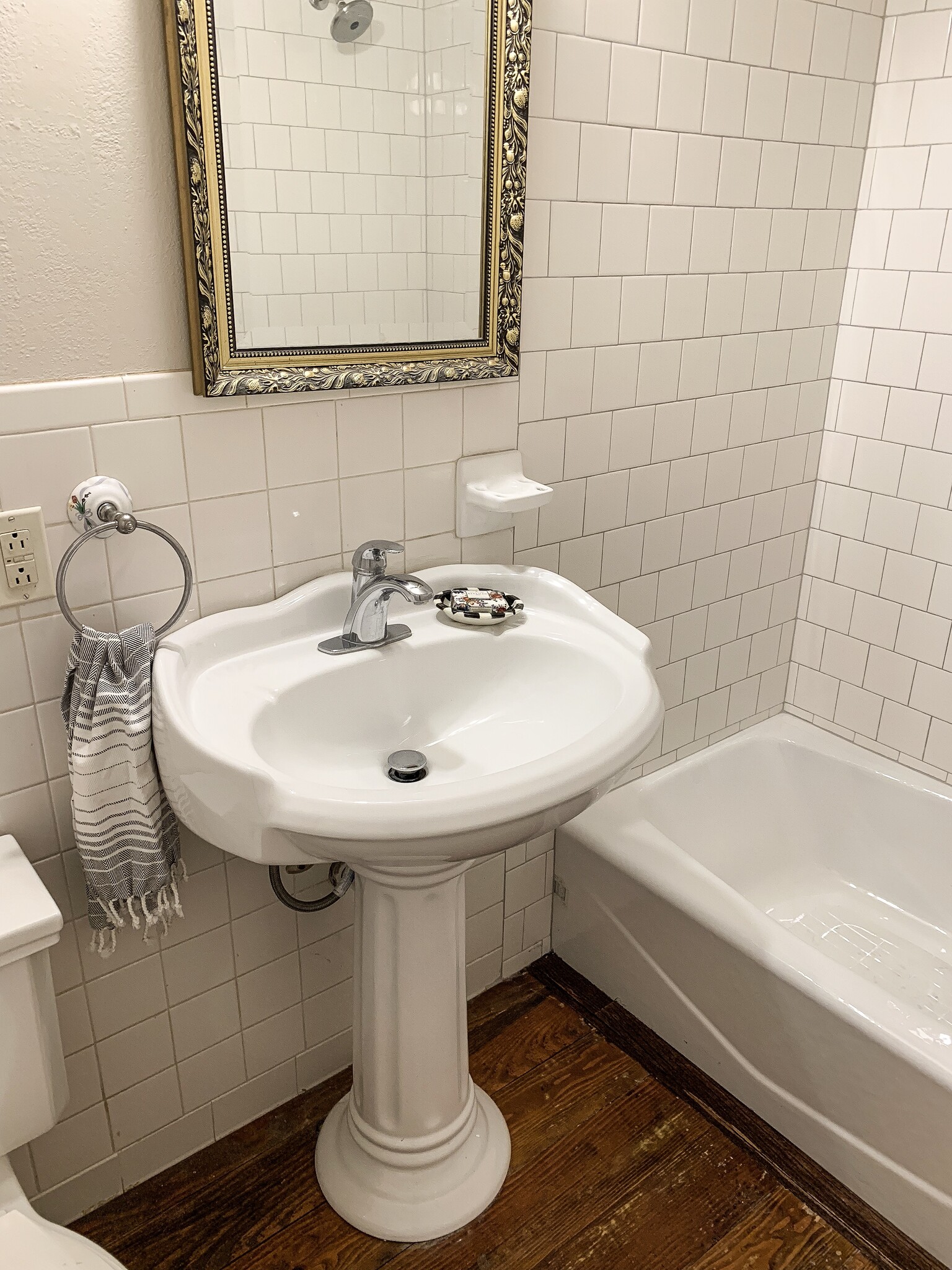 Building Photo - 4509 N Rockwell Ave