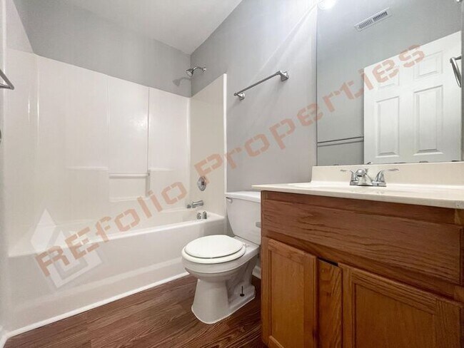 Building Photo - Beautiful 3 Bedroom 1 Car-Garage Home loca...