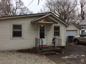 Building Photo - 507 NE Winfield Ave