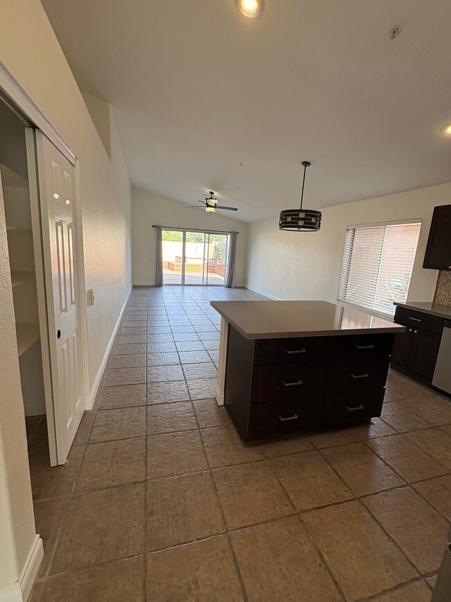 Building Photo - 7260 E Softwind Dr