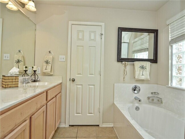 Building Photo - 4100 Whitecrest Cove