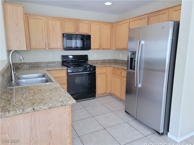 Building Photo - 10600 Corte Sierra St