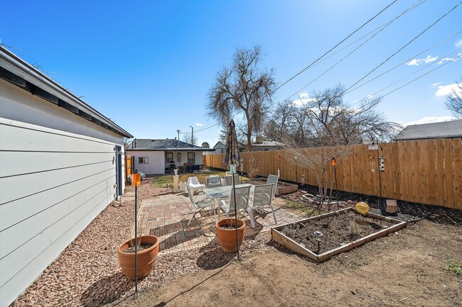 Building Photo - Charming 3 Bedroom Home Near Sloan's Lake