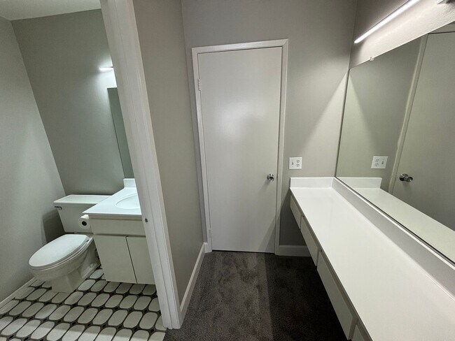Building Photo - 2 Bedroom Condo for Rent in Canyon Country!