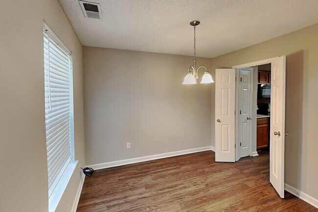 Building Photo - 1071 Red Fern Cir E