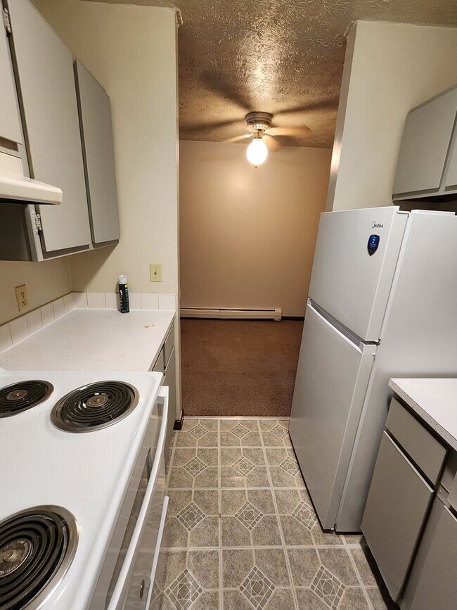 Building Photo - 680-680 Hancock Ave