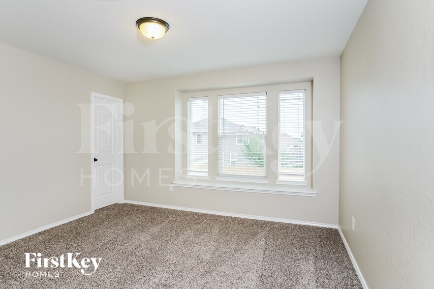 Building Photo - 15302 Cascade Point