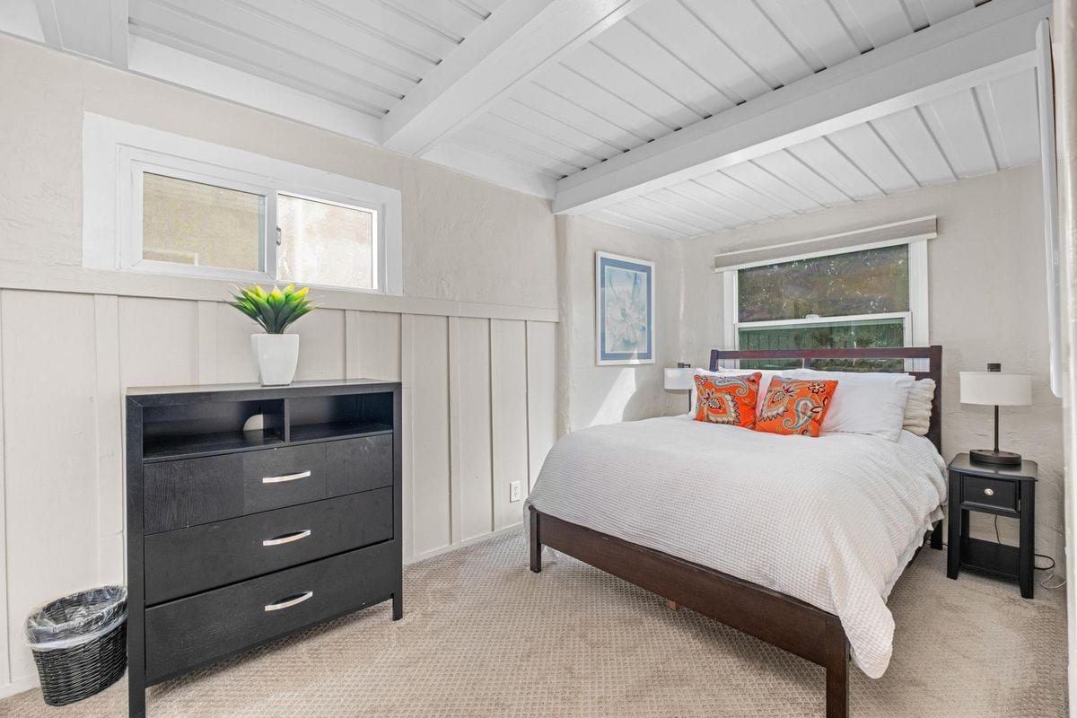 Building Photo - 63 9th Ct