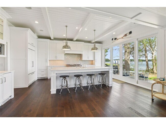 Building Photo - 3115 N Shore Dr