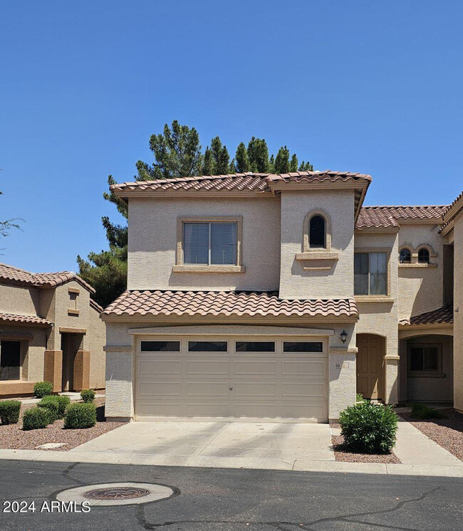Building Photo - 2600 E Springfield Pl