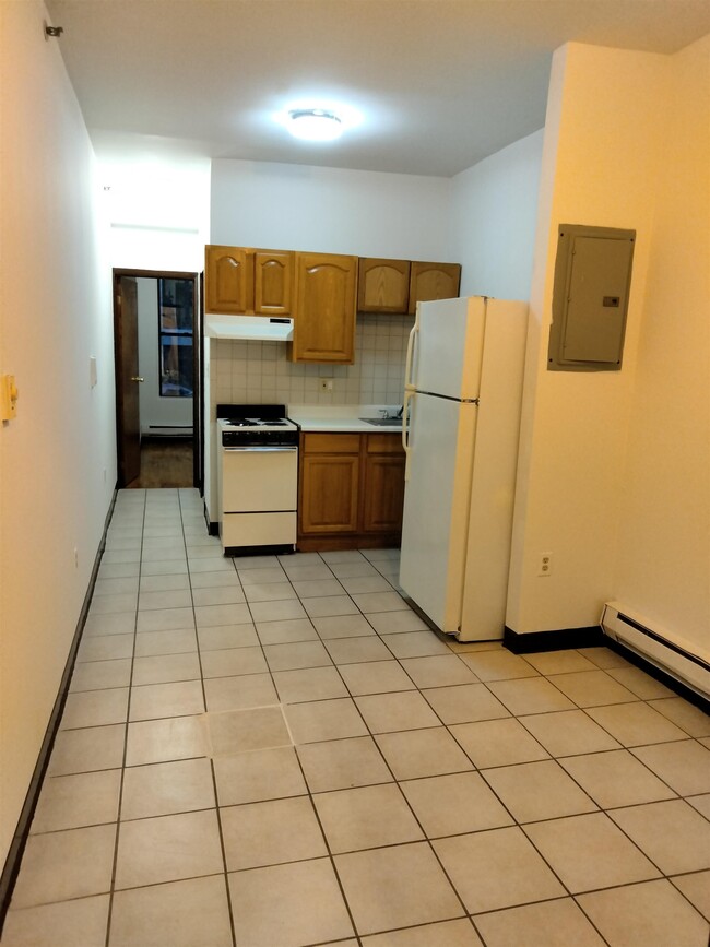 Building Photo - 1409 Grand St