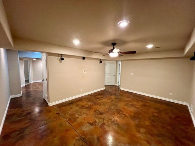 Building Photo - 5807 Zinfandel St