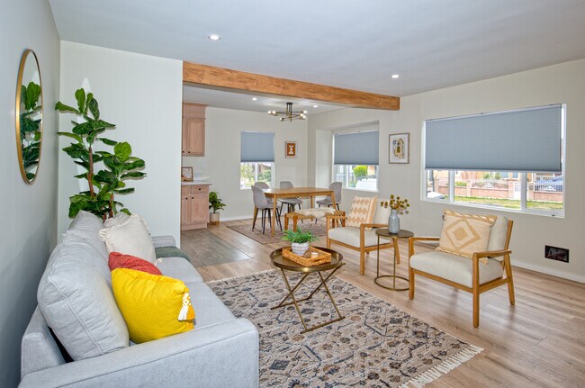 Building Photo - 11114 Ruthelen St