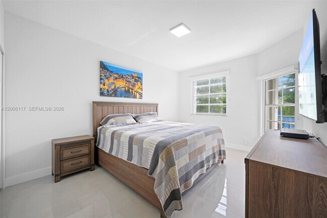 Building Photo - 3255 NE 184th St