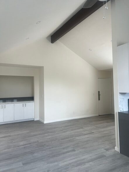 Building Photo - 3250 Andrita St