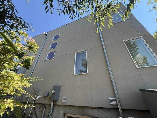 Building Photo - 3546 Terra Sol Dr
