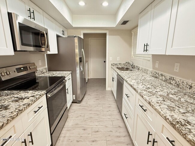 Building Photo - 2605 W Willow Ave